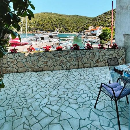 Guesthouse Porto Cres Exterior photo