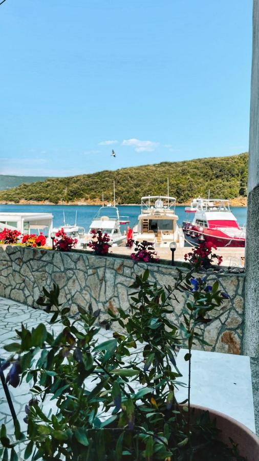 Guesthouse Porto Cres Exterior photo