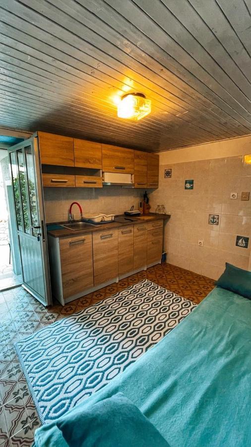 Guesthouse Porto Cres Exterior photo